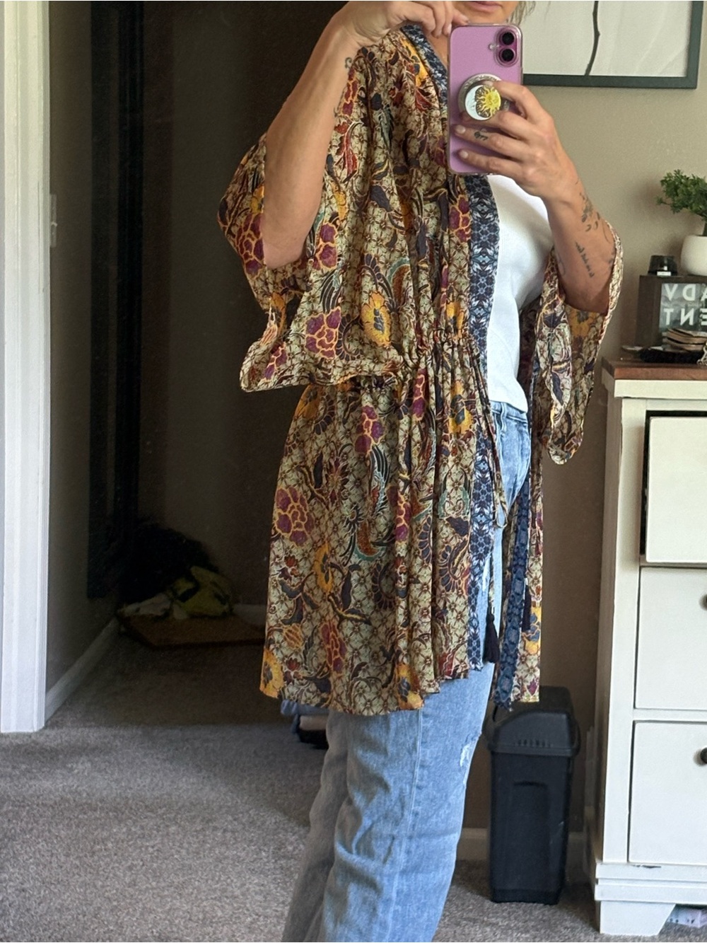 DR2 Multicolor Floral Patterned Kimono with Blue Trim - Picture 2 of 5
